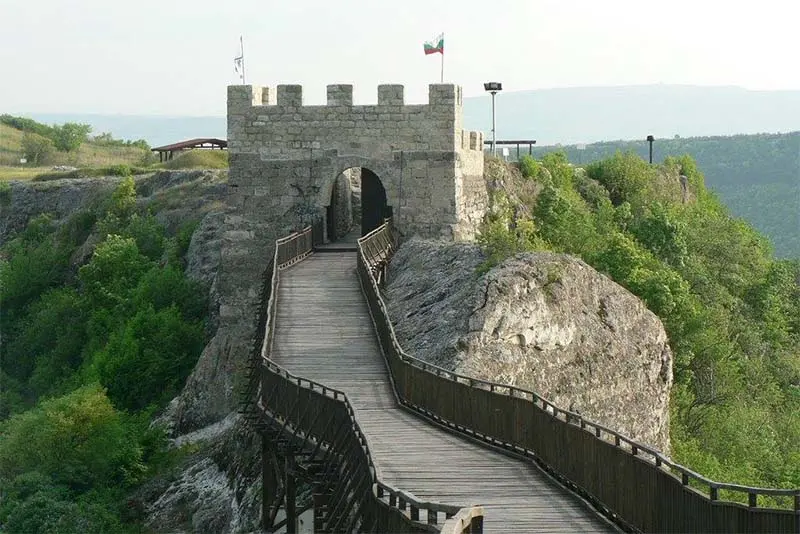 Крепостта Овеч: Древната цитадела на България от легенди и архитектура